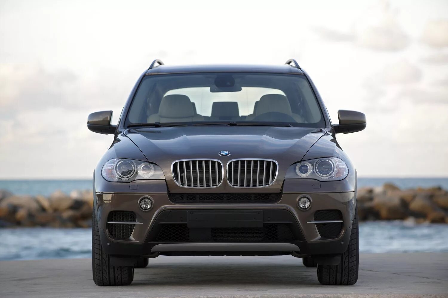 Bmw x5 2013. BMW x5 II (e70). БМВ Икс 5 джип. BMW x5 e70 2013. БМВ x5 e70 Рестайлинг.