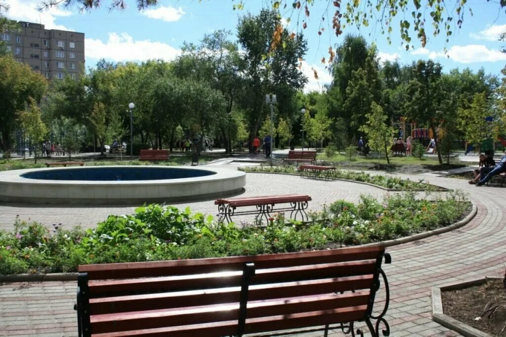Магнитогорск парк лесопарк. Сквер металлургов магнитогорск. Сквер университетский магнитогорск. Парк у вечного огня магнитогорск. Металлургов.