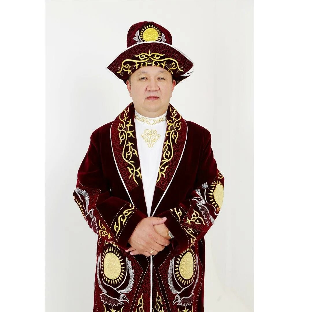 Чапан казахский. Шапан (чапан). Тебетей и чапан. Национальный чапан Кыргызстан. Шапан казахская одежда.