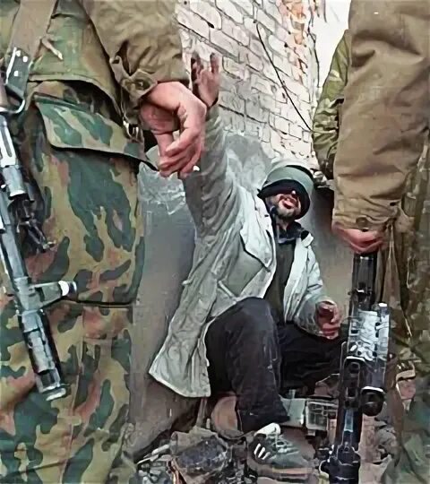 Захват члена. Пленный боевик Чечня 1995. Пленные чеченские боевики.