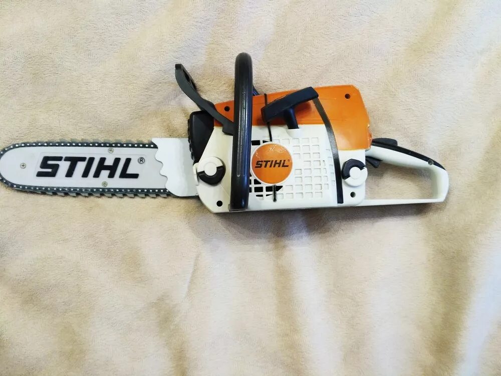 Лет штиль. Детская пила stihl. одноручная бензопила штиль. игрушка мотокоса stihl 04649370000. stihl бензопила одноручная.