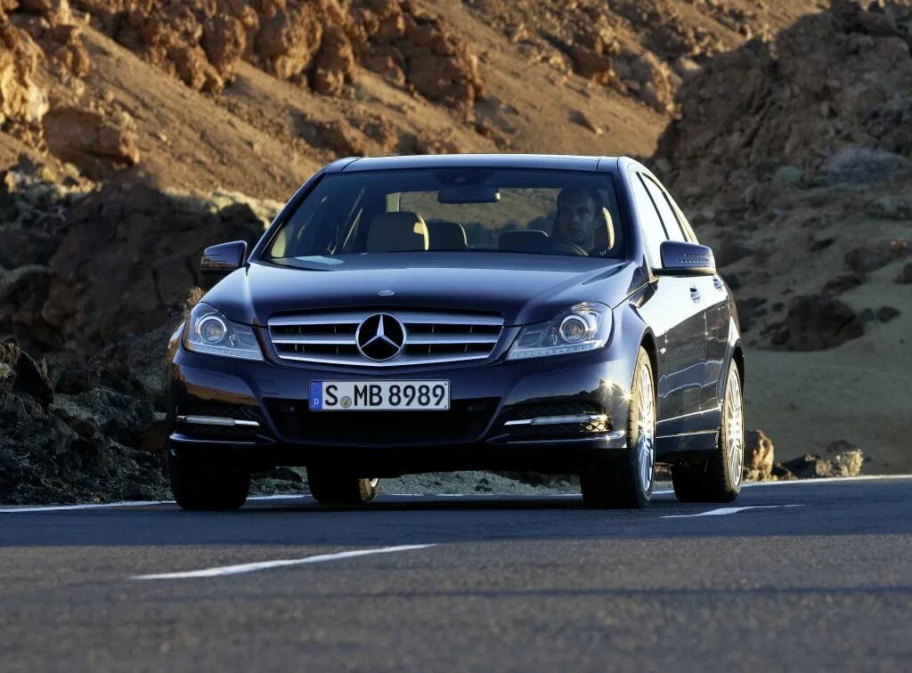 Масса мерседес бенц. Mercedes benz c180 w204. Мерседес бенц актрос 3 поколения. Atego 815 технические характеристики. Atego 815 технические характеристики.