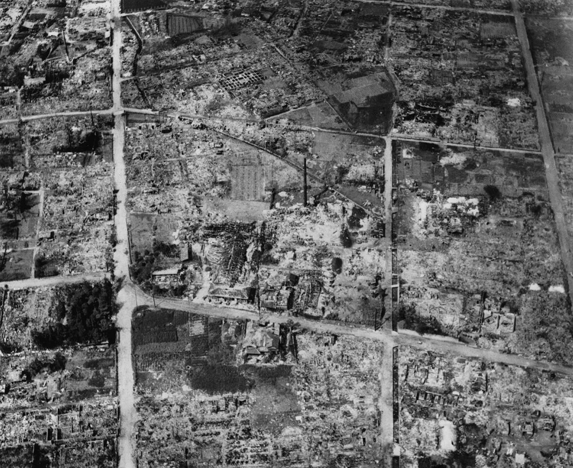Нагасаки после ядерного взрыва. Тени Хиросимы Нагасаки 1945. Хиросима и Нагасаки после ядерных взрывов.
