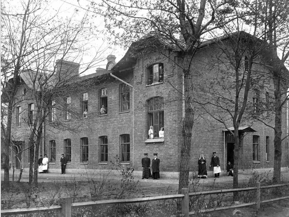 Александровская городская барачная больница. Александровская барачная больница Боткина. Александровская барачная больница 19 век. Боткинская больница бараки.