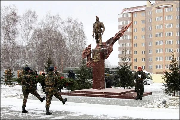 Памятник ВВ МВД РФ. Памятники воинам в Новосибирске. Памятник бойцам спецназа в Новосибирске. Вв мвд рф новосибирск