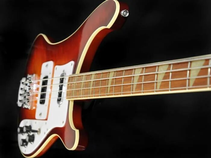 Бас гитара rickenbacker. Rickenbacker 4003 1981. бас рикенбекер фото.