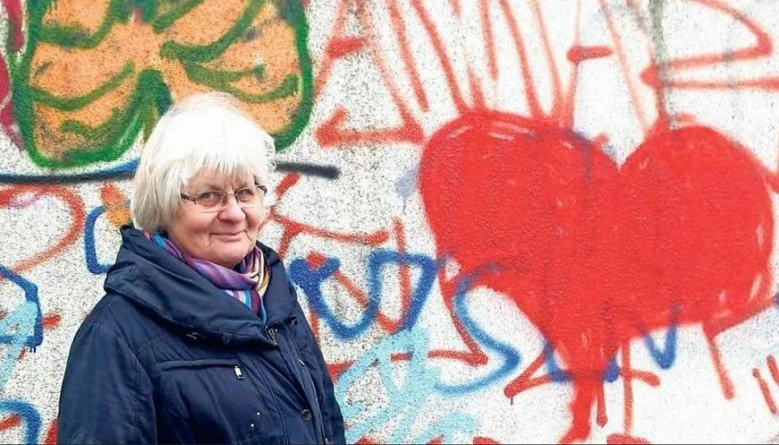 История непреднамеренной любви 71. Граффити grandmother. Graffiti grandma.