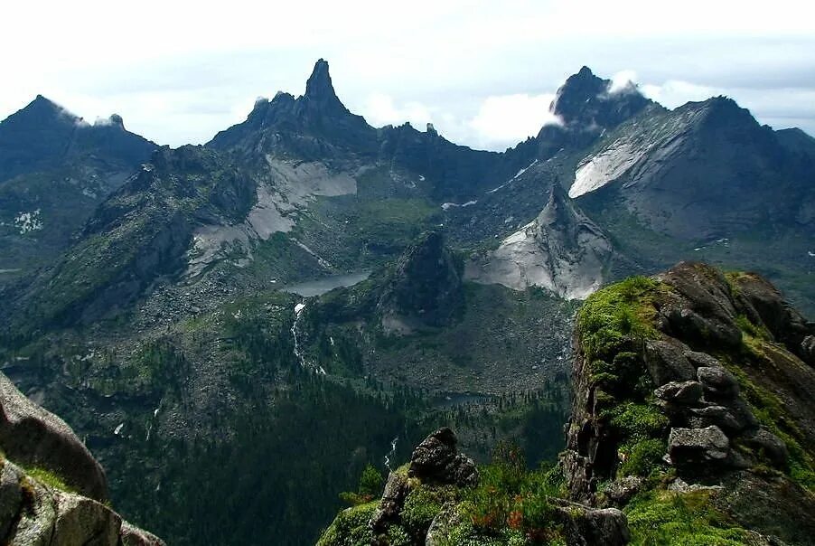 Гора кызыл тайга западные саяны. Пик парабола ергаки. Западный саян наивысшая точка. Гора художников ергаки. Высшая точка западного саяна название.