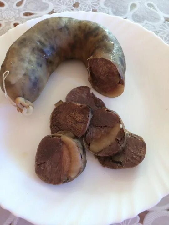 Казы сырое. Конская колбаса казылык. казы колбаса. казы конина. казы колбаса из конины.