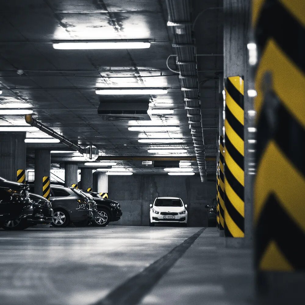 Парковочные часы фото. City centre parking is expensive. Стоянка автомобилей. Красивый паркинг. Подземные автопарковки.