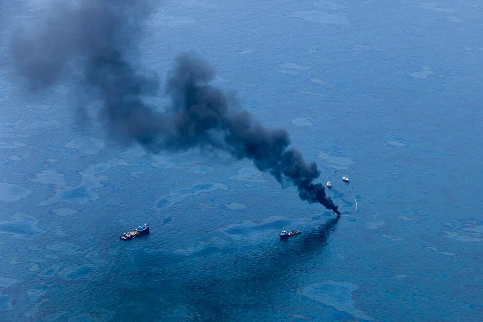 Разлив нефти в мексиканском заливе. Нефтяное пятно в мексиканском заливе 2010. Разлив нефти в мексиканском заливе 2010. Deepwater Horizon разлив нефти. Нефть атлантическом океане