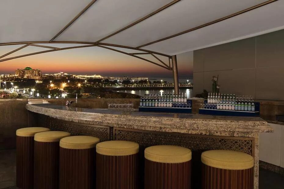 St regis abu dhabi 5. Azura Panoramic Lounge. Отель в Абу Даби Ritz Carlton. Ритц Карлтон Абу Даби на море фото. St Regis Abu Dhabi.