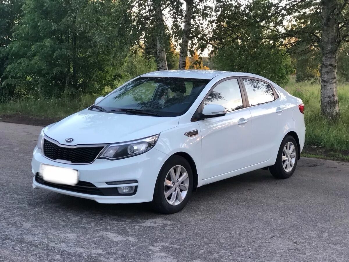 Киа рио 2015 год 1.6. Kia Rio 2015 белая. Киа Рио 2015 белая седан. Kia Rio III 2015. Киа Рио седан 2015.