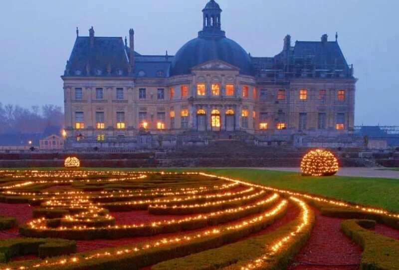Замок valencay во франции. Замок вечером. Замок шато-де-ла-рош, франция. Хороший вечер шато. Замок шато-эркен кабардино-балкария.