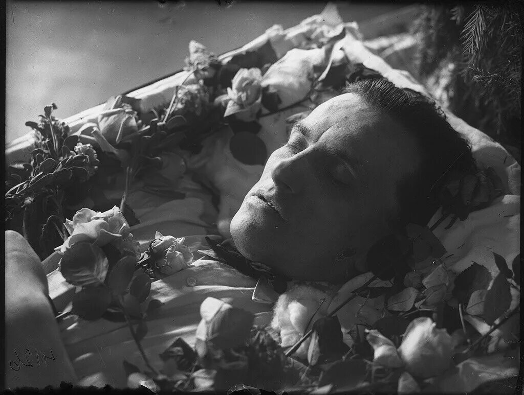 что случилось 14 апреля 1930. похороны владимира маяковского, москва, 1930 год. похороны маяковского москва 17 апреля 1930 год. похороны владимира маяковского, москва, 1930 год. что случилось 14 апреля 1930.