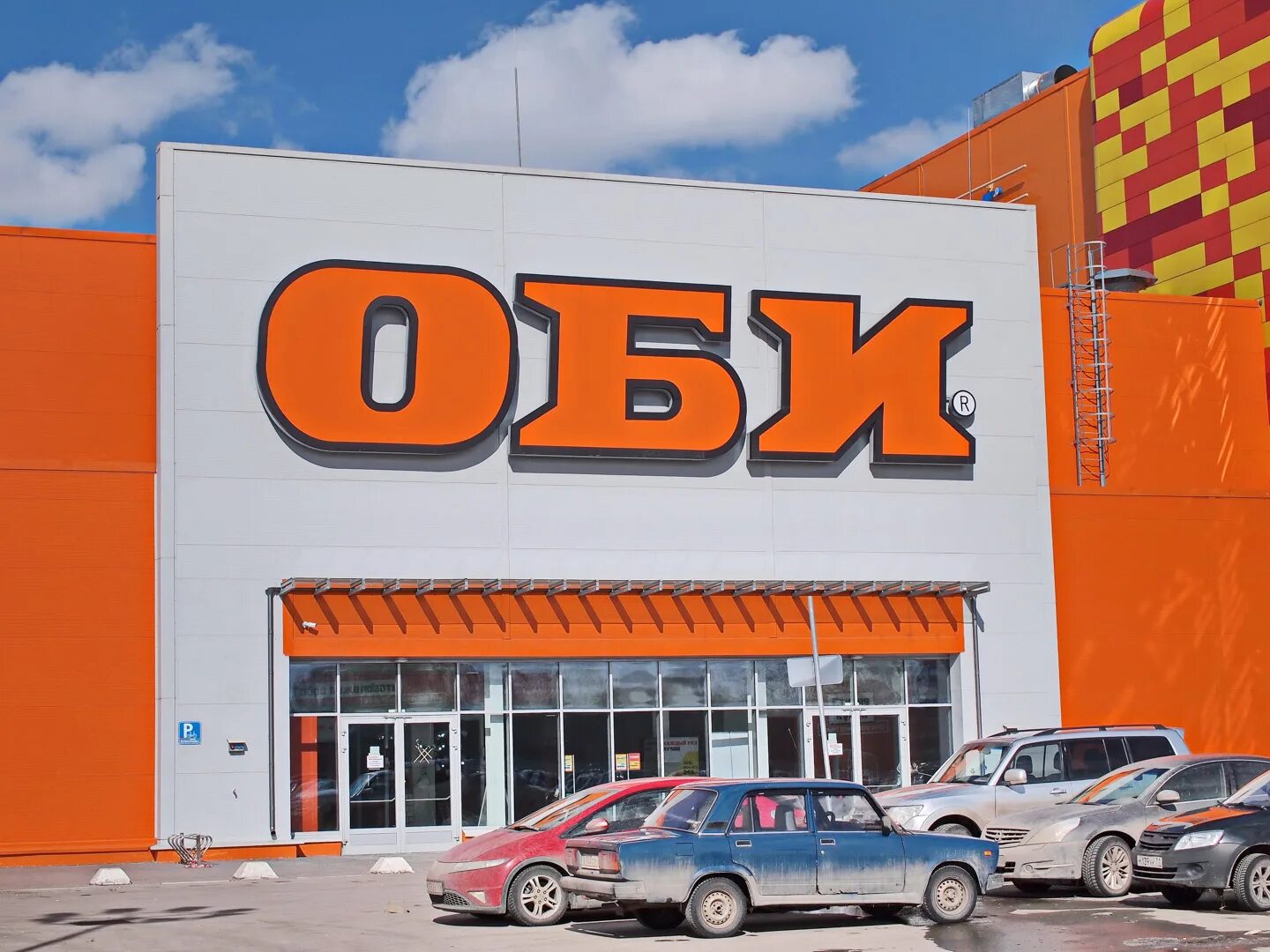 Шоу-румы с кухней и дизайнерские зоны. ОБИ в Казани открылся на новом месте АиФ 