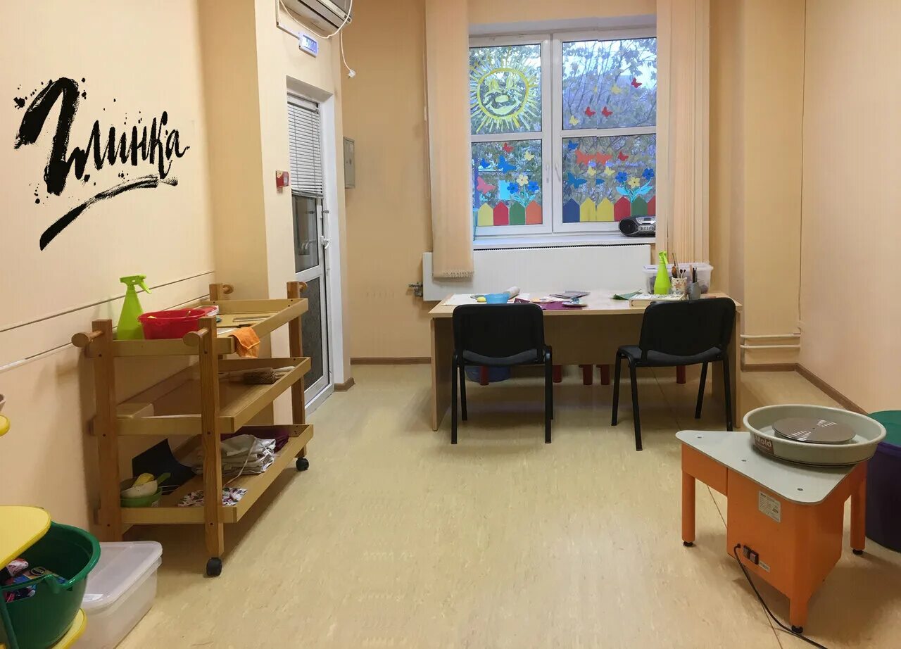 баннер для гончарной студии. интерьер керамической мастерской. глинка студия керамики. глинка студия. глинка студия.