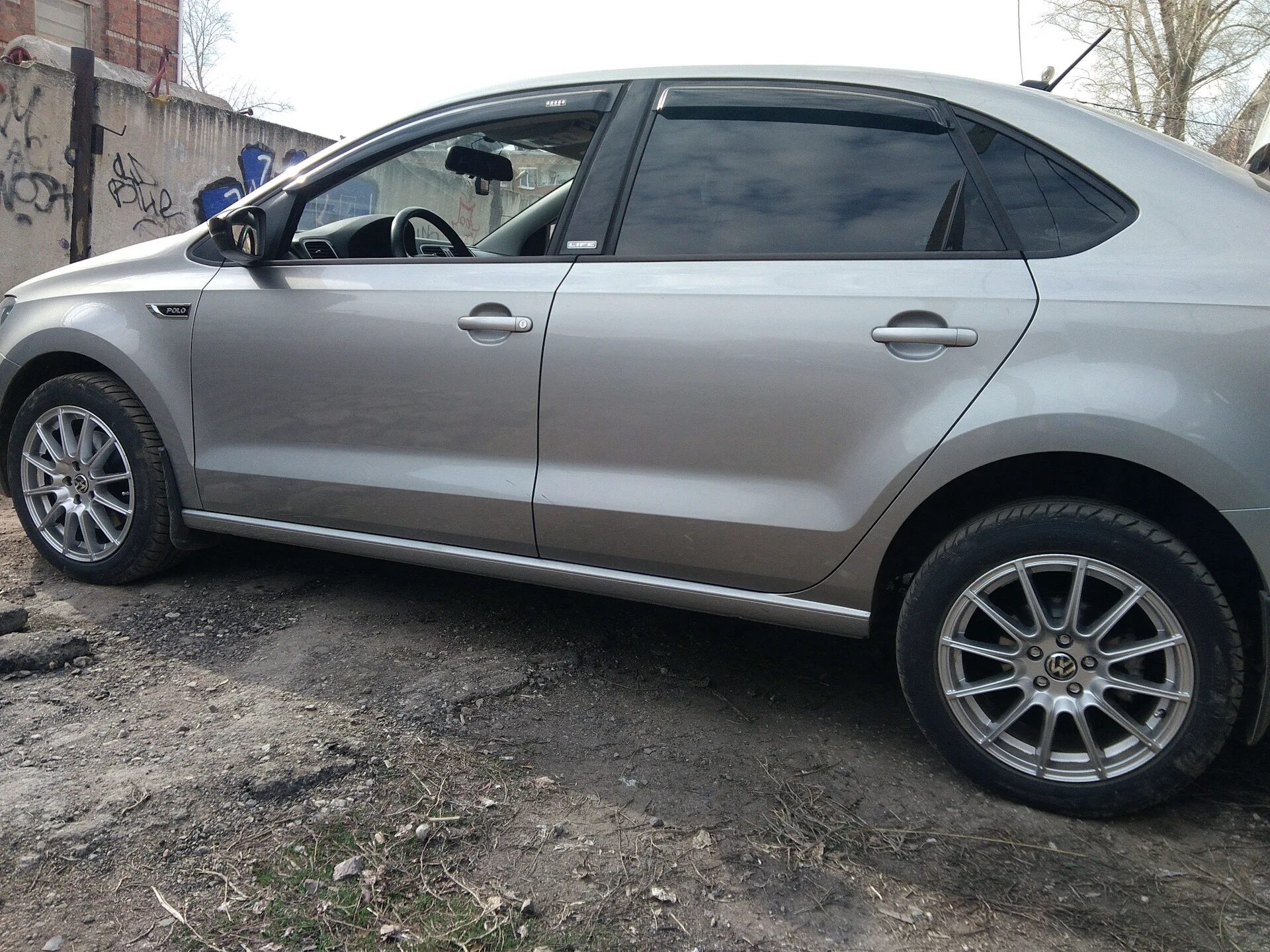 Polo sedan +Скад r17. Диск skad Леман поло. Skad Акита графит r15 поло седан. Скад Акита r15 графит.