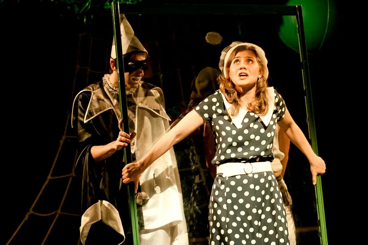 Галерка в театре. Сатирикон. Смешные пьесы. Смешные пьесы. Спектакль юморной.