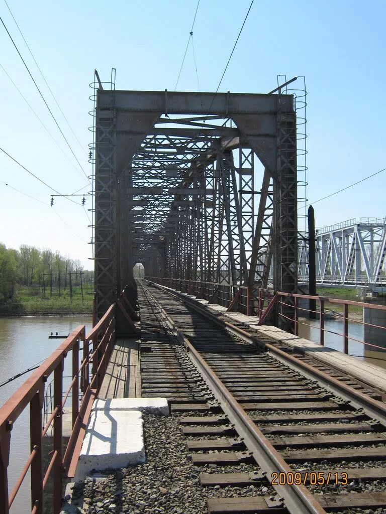 Уровень воды в чумыше сегодня тальменка. Старый Железнодорожный мост в Тальменке. ЖД мост Тальменка. Старый ЖД. Мост в Тальменке. Р П Тальменка Алтайский край.