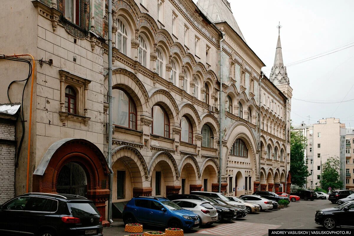 Передвижение зданий. Саввинское подворье в Москве. Саввинское подворье в Москве на Тверской. Саввинское подворье в Москве передвигали. Саввинское подворье на Тверской передвинули.