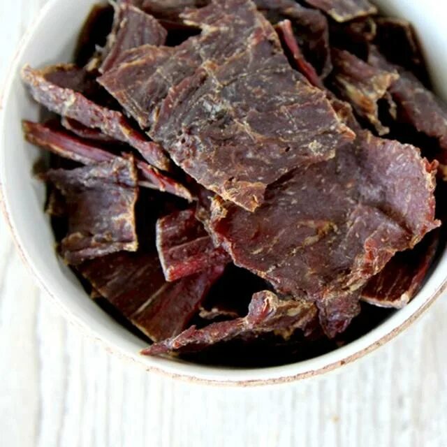 Юкола оленина сыровяленая. Говядина сушеная. Сушеное мясо по кабардински. Кухня балкарцев. Упаковка говядина на экспорт.