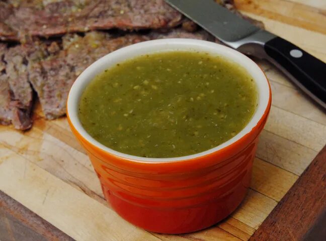 Соус бит. Мясо в зеленом маринаде. green chili sauce. green chili. биф соус из чего.