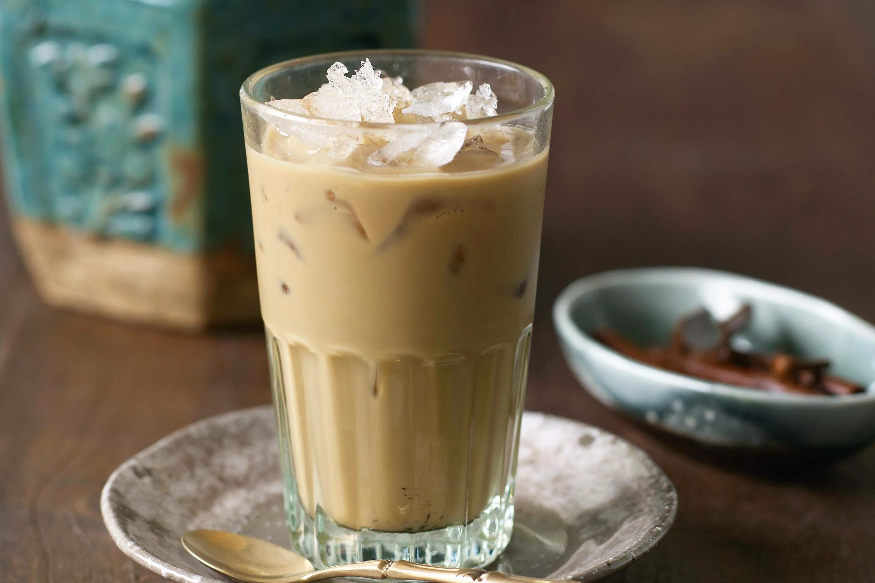 Фраппе латте. Фраппе капучино. Холодный кофе фраппе. Холодный кофе ( Iced Latte). Кофе стал холодным