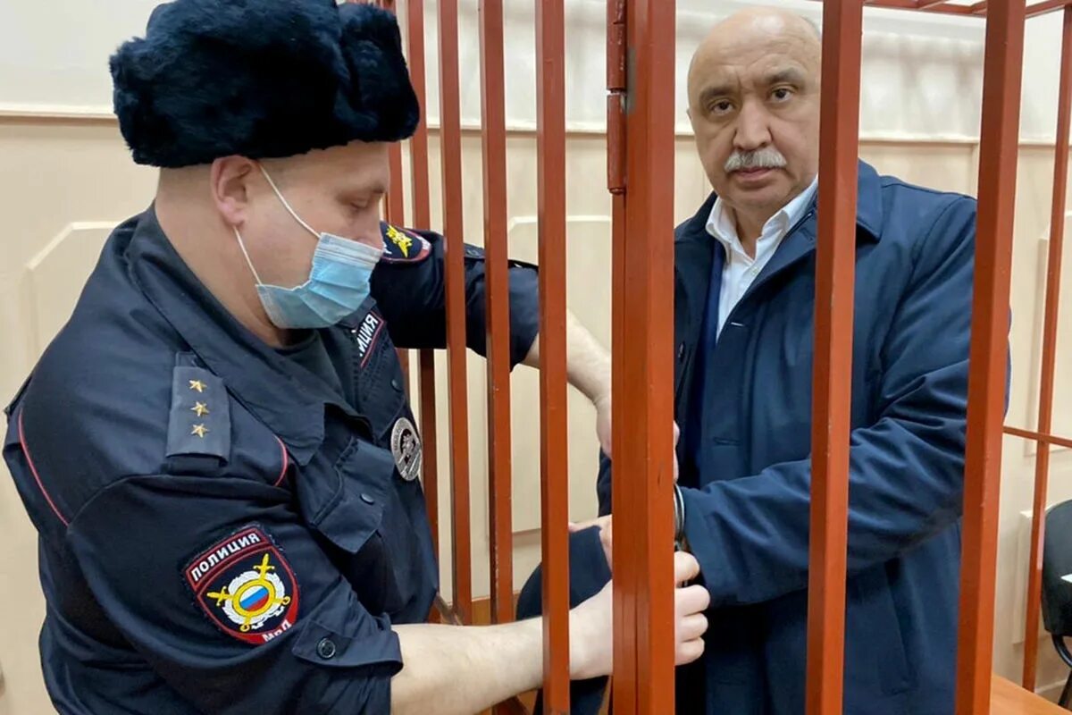 Гафуров казань кфу. Гафуров ильшат рафкатович. Ректор гафуров ильшат рафкатович. Ректор казанского федерального университета. Гафуров кфу ильшат последние.