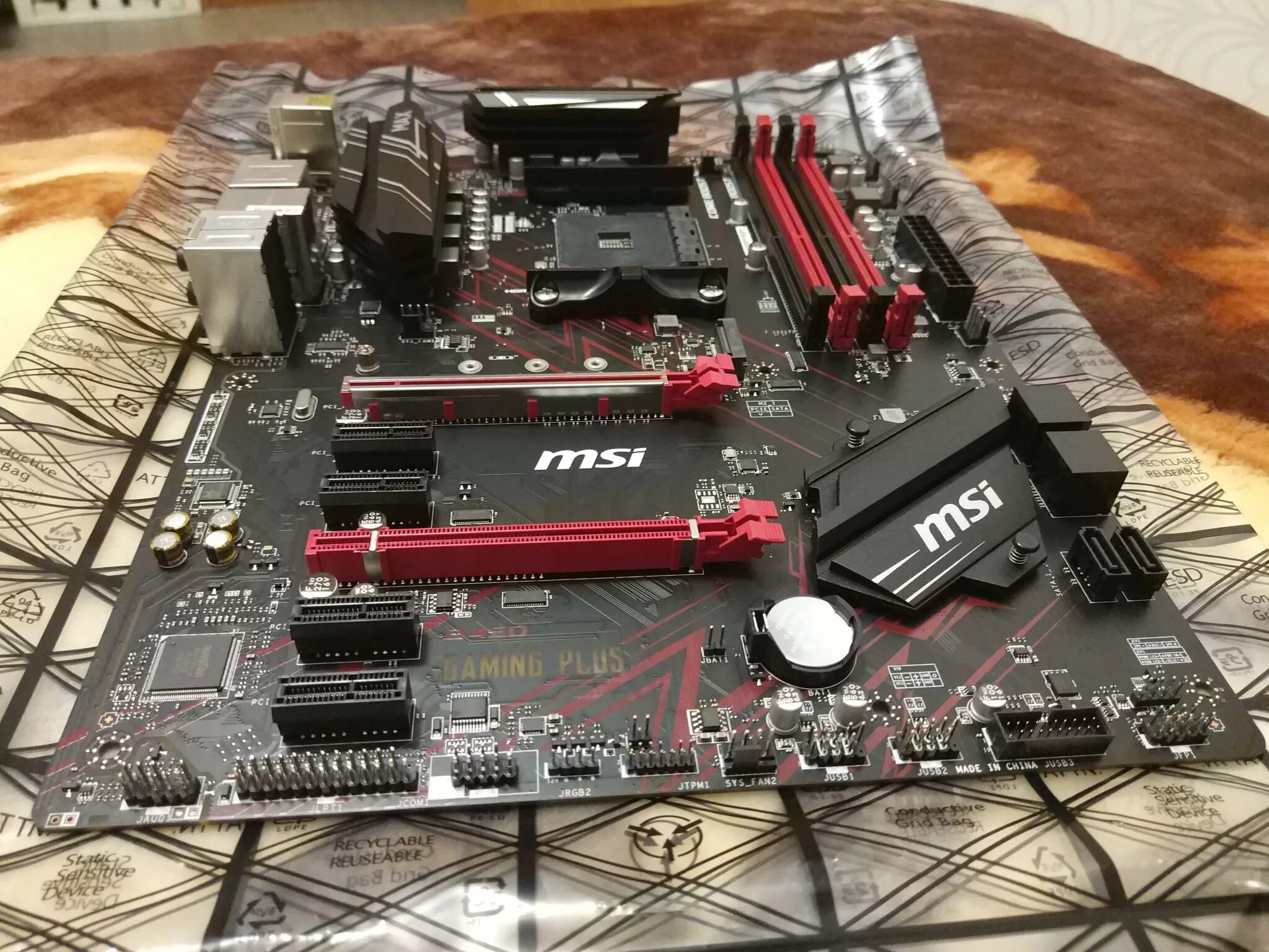 MSI b450 Gaming. Материнской платы MSI b450. Материнская плата MSI b450atx. MSI b450 Max Plus. Сборка материнской платы msi