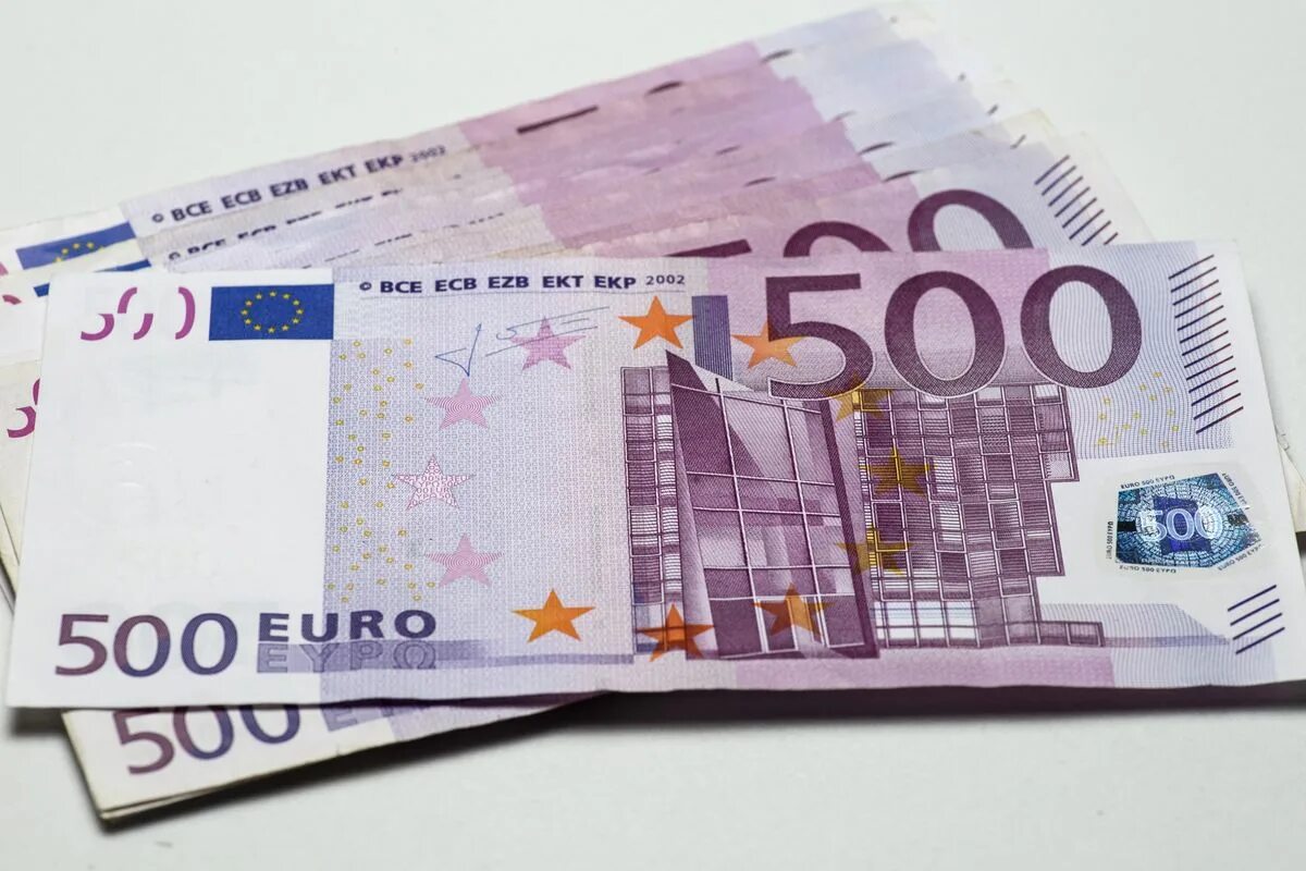 Банкноты евро 500. Купюра 500 евро. Пятьсот евро купюра. Крупные купюры евро. Самые крупные евро