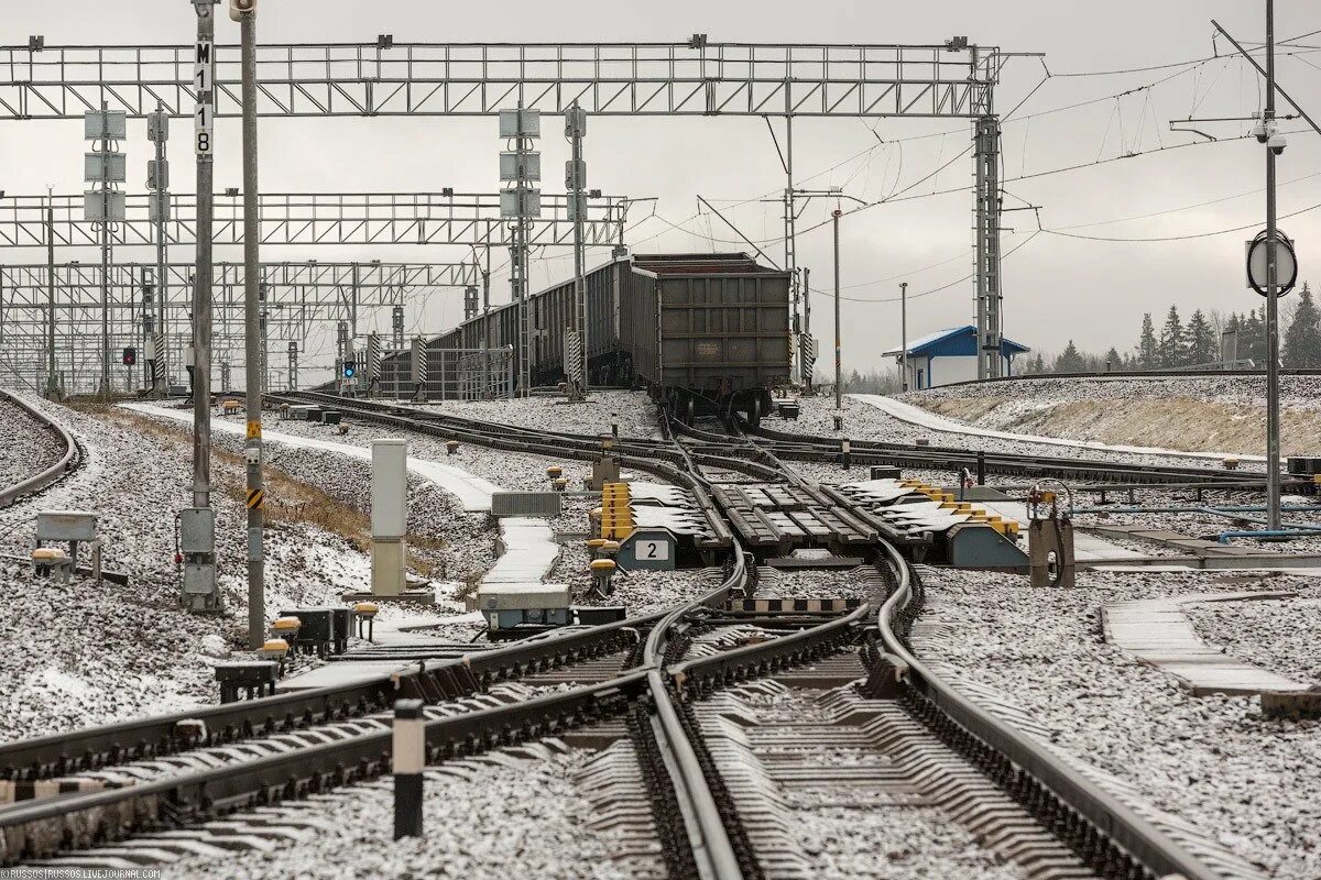 Железнодорожная станция Лужская-сортировочная. Сортировочная горка на станции Лужская. Сортировочная горка РЖД. Сортировочная станция РЖД. Главный сайт жд