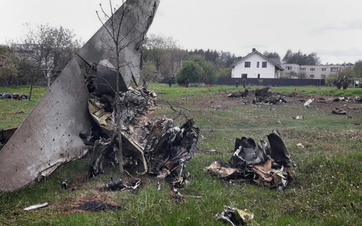Разбился военный самолет. Як-130 Белоруссия. Катастрофа як-130 в Белоруссии. Упал самолет як-130 Барановичи.