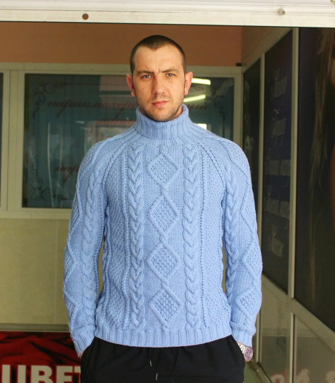 Вязаный джемпер мужской. Мужской джемпер спицами. Мужской свитер. Мужской джемпер реглан. Мужской свитер спицами реглан.