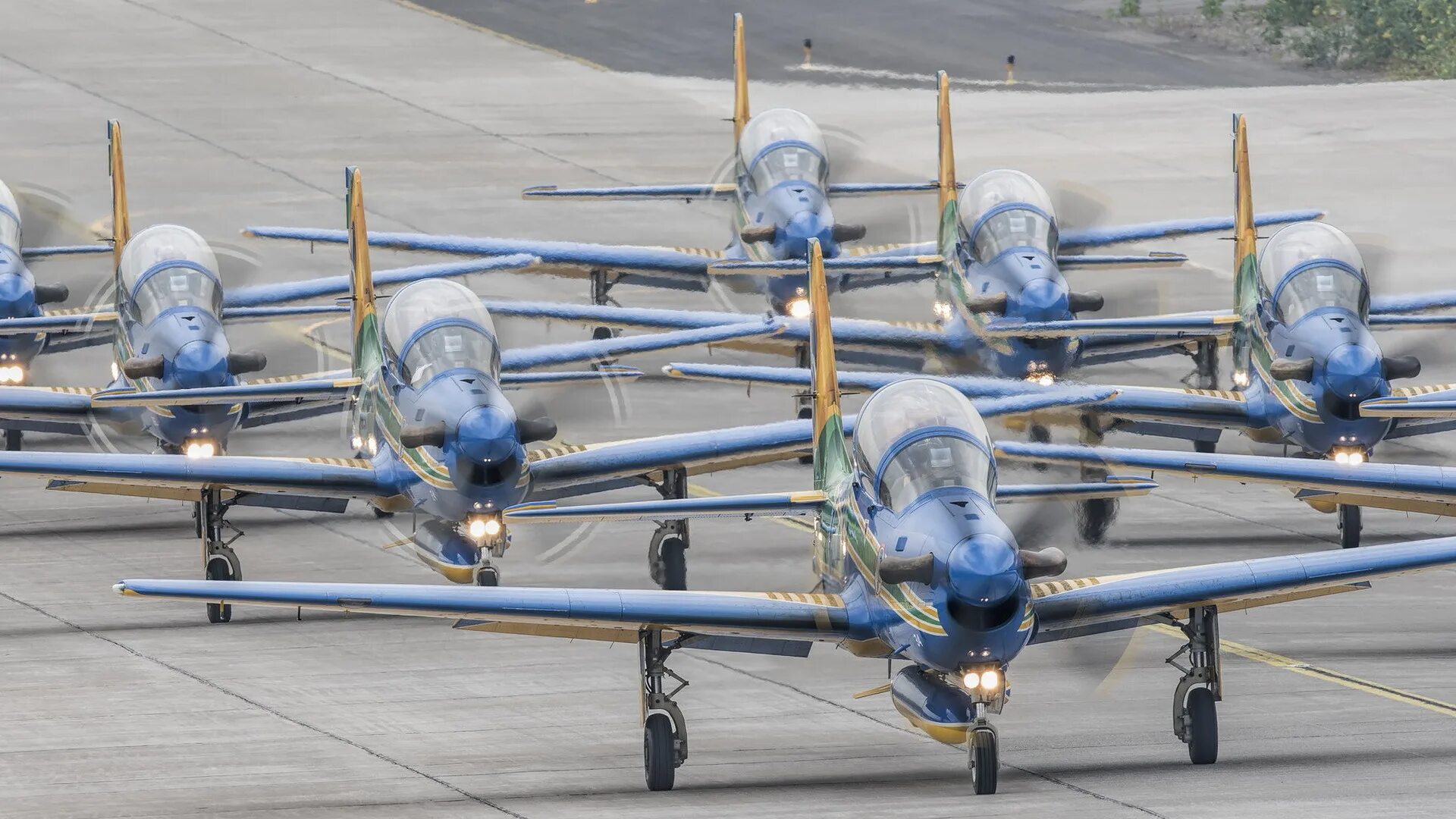 Строй самолетов 6. Спортивный самолет су 29. Строй самолетов 6. Военные вертолеты над москвой. Надувной ангар для самолета.