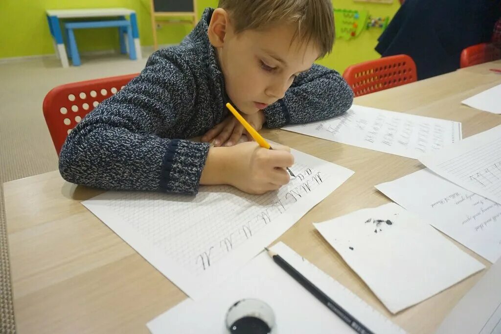 каллиграфия для детей спб. каллиграфия для детей спб. школа каллиграфии в санкт-петербурге. творческая каллиграфия для детей. каллиграфия для детей школьного возраста.