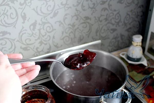 Рецепт киселя с крахмалом из варенья. Кисель с ложкой. кисель из варенья и крахмала. варим кисель пропорции. кисель из варенья и крахмала на 1 литр.