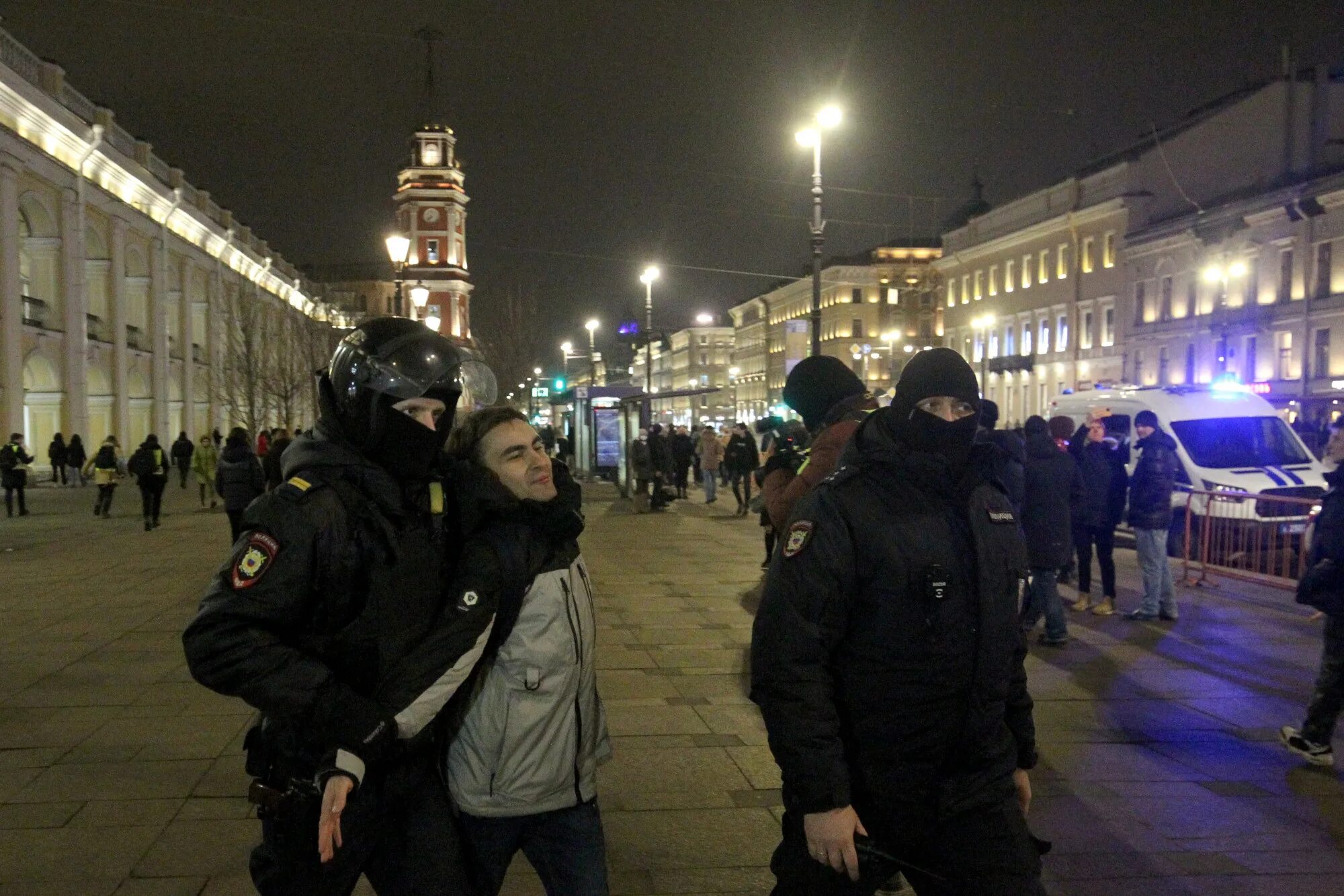 Митинги СПБ 2022. Митинги СПБ Гостиный двор Санкт-Петербург. Митинг в Петербурге. Митинг Гостиный двор. Митинги в 12 часов