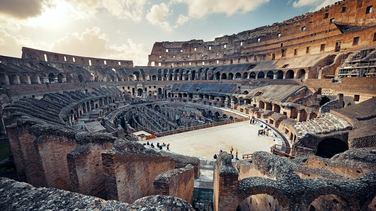 Римский Колизей Италия. Рим Колизей Арена. Колизей в древнем Риме. Амфитеатр Колизей в Риме.