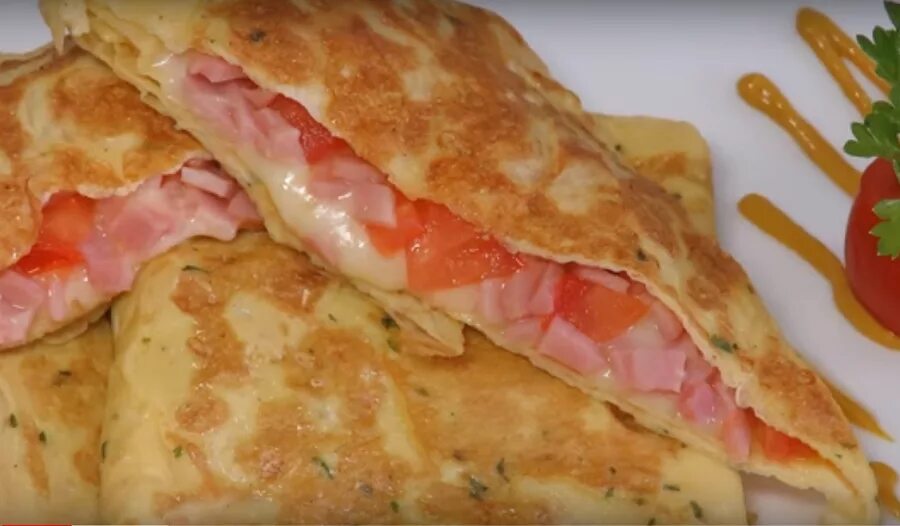 яичный конвертик с сыром. конвертик из яиц с начинкой. яичные конвертики. яичные конвертики с сыром и ветчиной. конвертик из яиц с начинкой.