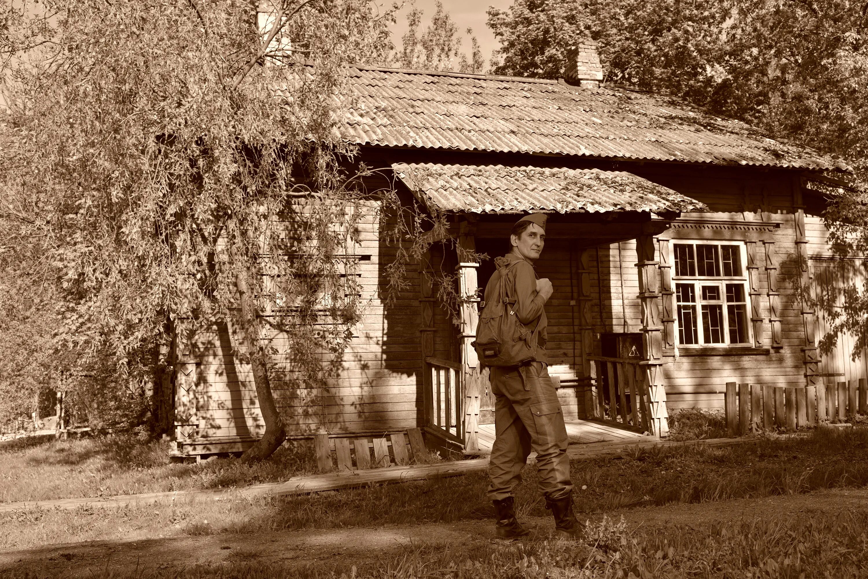 В солдаты шел удалый молодец. Возвращение солдата домой. Солдат домой. Дорога домой с войны. Солдат вернулся домой с войны.