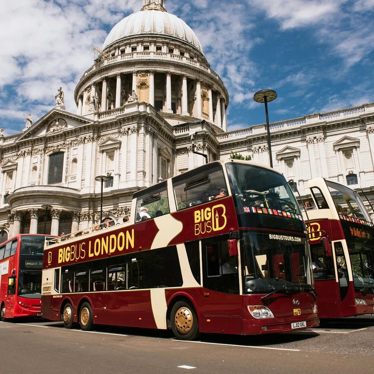 Лондон глазами туристов. London bus tour. Биг бен туристы. Экскурсия по лондону на автобусе. Великобритания экскурсии.