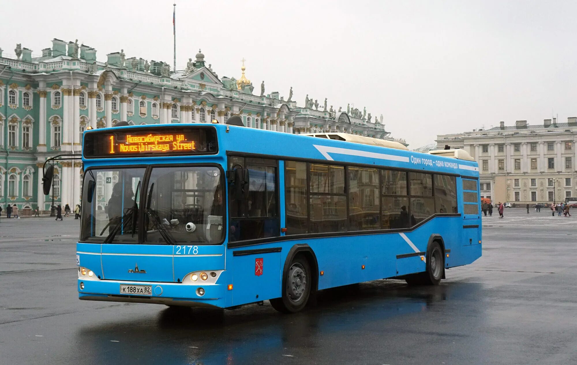 Транспорт никольского. Автобусы в Питере. Городской автобус. Городской автобус Питер. Голубые автобусы Питер.
