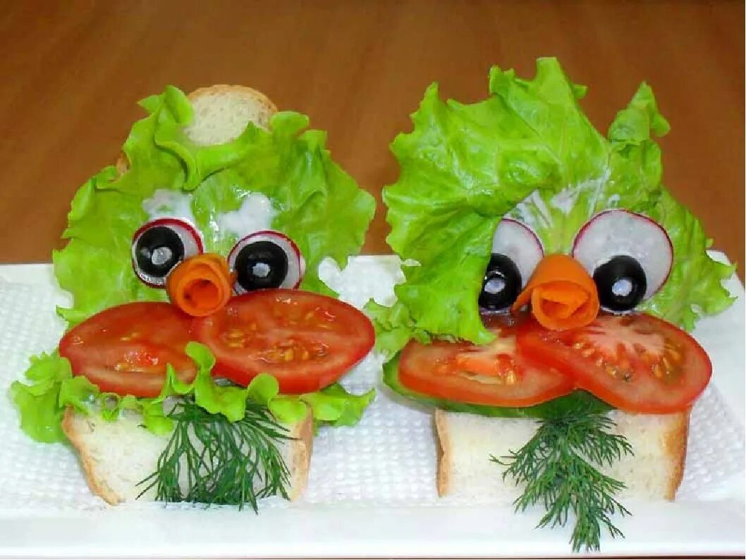 Детский праздничный бутерброд. Детские бутерброды с колбасой. Бутерброды на детский день рождения. Интересные бутерброды для детей. Красивые бутерброды для детей.