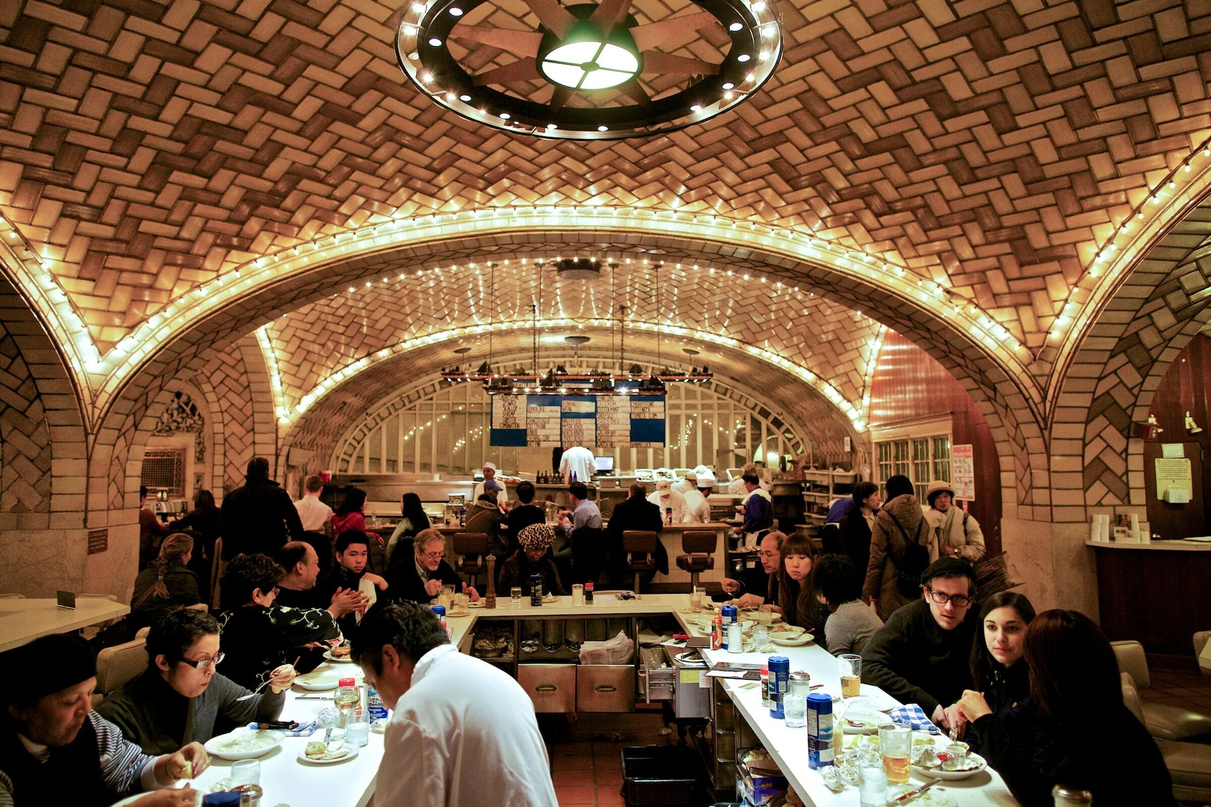 Новые рестораны новые бары. Grand Central Oyster Bar. Ресторан Гранд Нью Йорк Смоленск. Галерекясфонов Нью Йорк ресторан. Устричный бар.