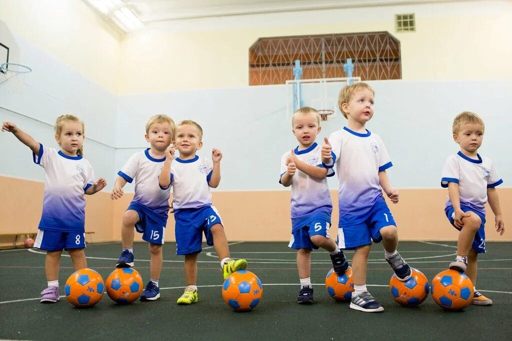 Дети футболисты. Футбол дети кружок. Кружок футбол. Футбол дети кружок. Футбол дети.
