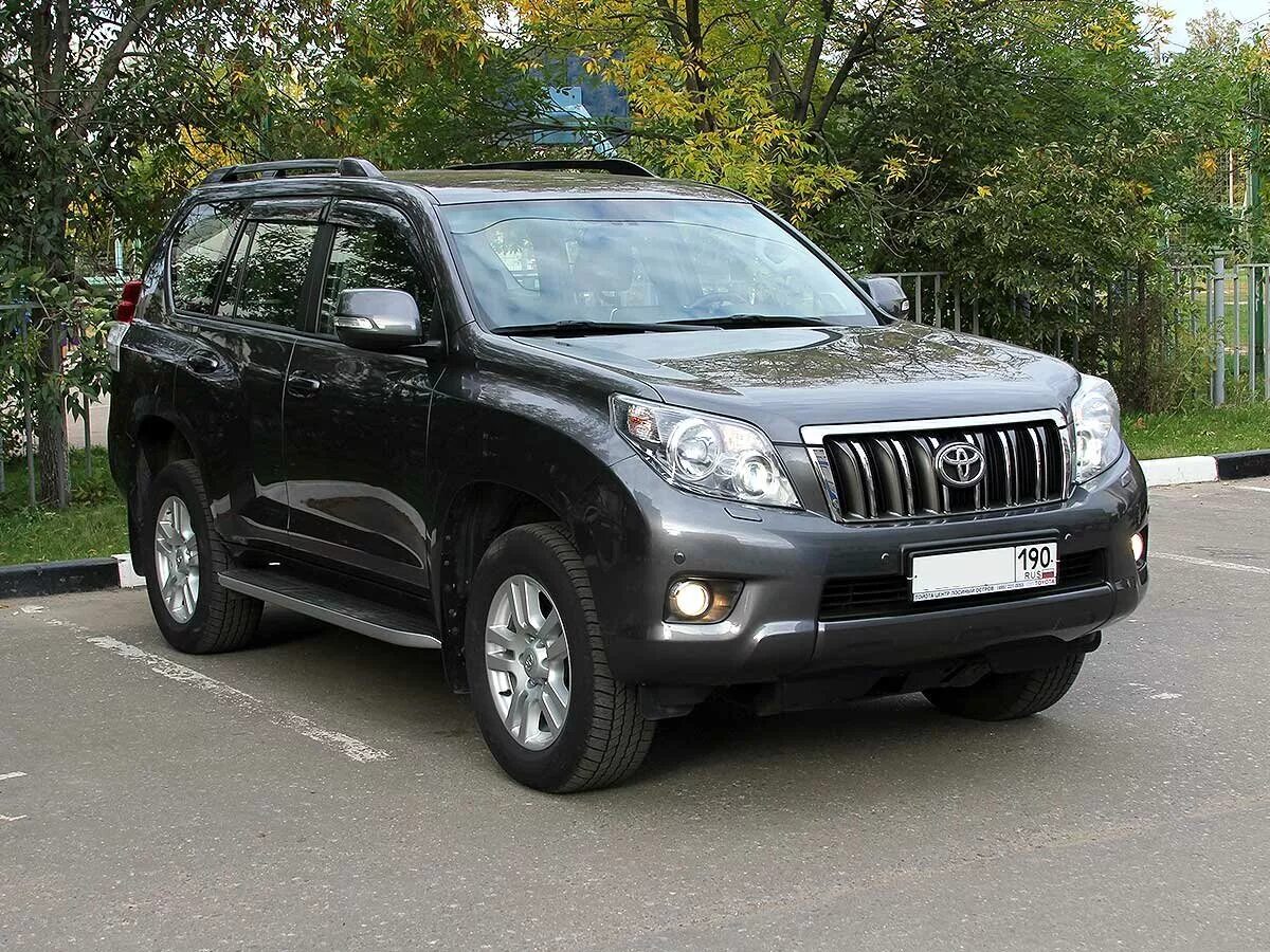 Купить прадо 150 в спб. Toyota Land Cruiser Prado 2011. Ленд Крузер 150 серый. Land Cruiser Prado 150 серый. Тойота Land Cruiser 150 (Prado) 2011.