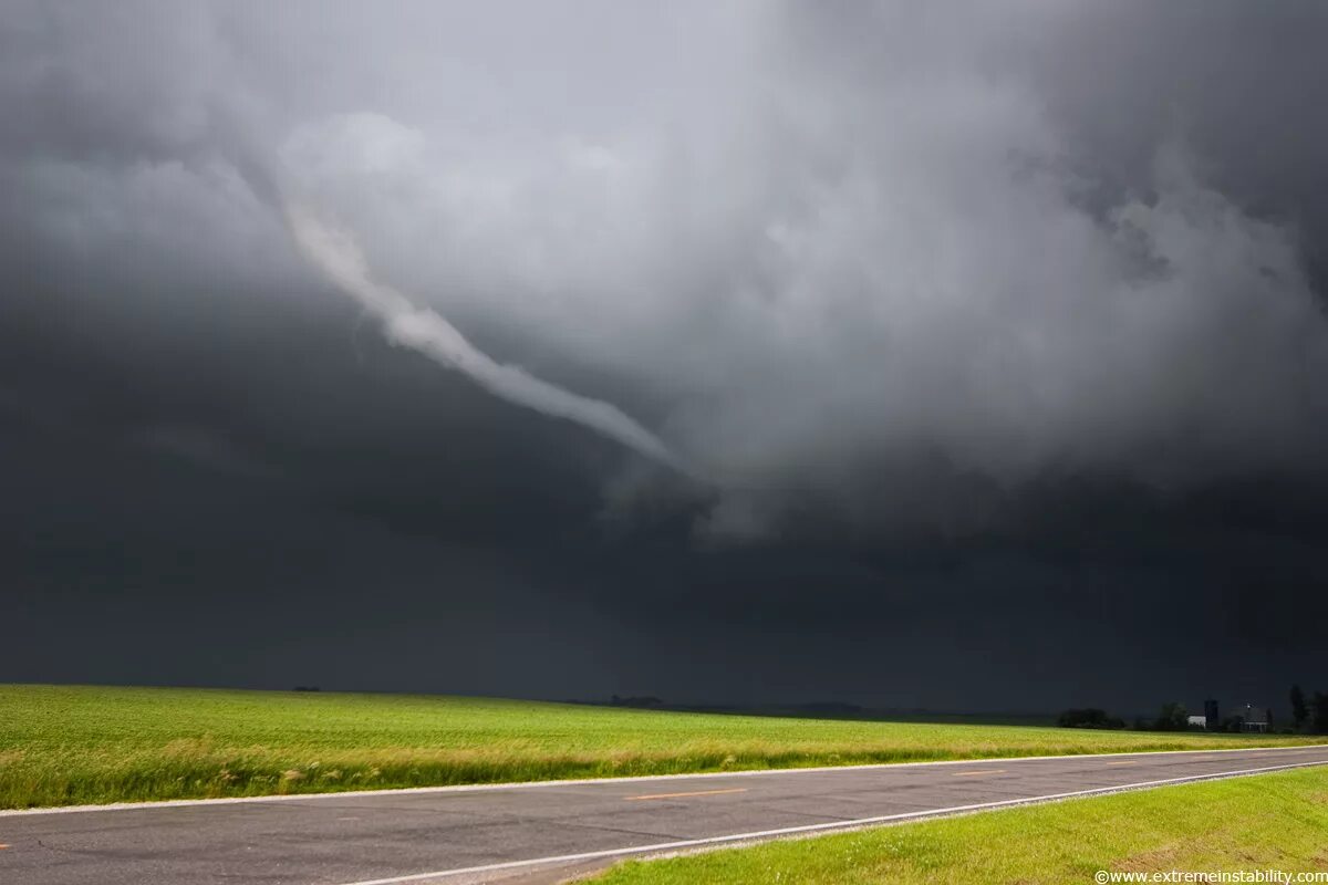 туча закрыла полнеба. небо улыбается. туча в полнеба. грозовые тучи. туча закрыла полнеба.