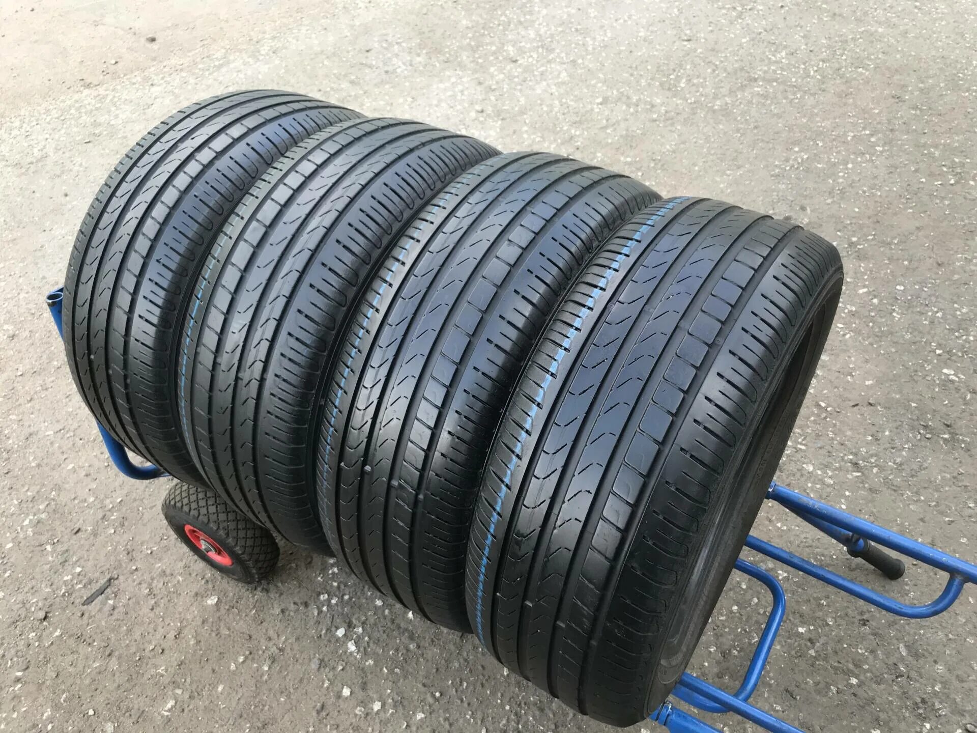 Michelin latitude cross 235/50 r18. Резина 235 55r18. Пирелли скорпион верде 235/55/18 лето фото. Резина 235 55r18. Alenza 001.