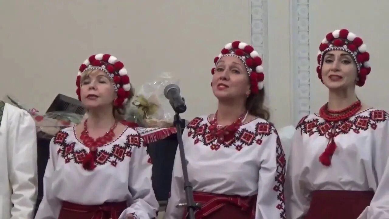 Украинская народная песня как называется. Клип украинской песни. Украинская песня мужчина и женщина. Клип украинской песни. Клип украинской песни.
